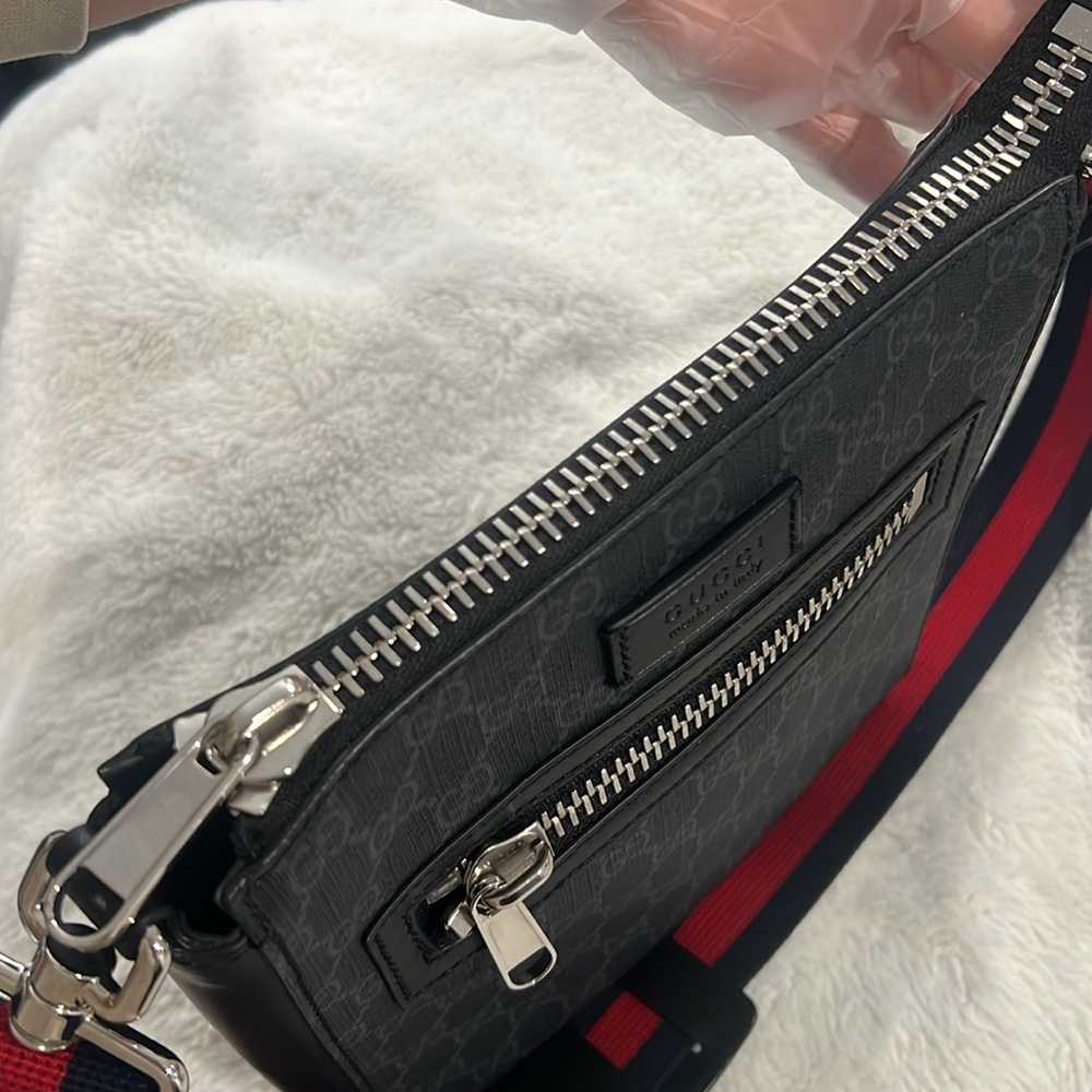 Gucci Black GG Supreme Messenger Bag unisex - Picture 9 of 13